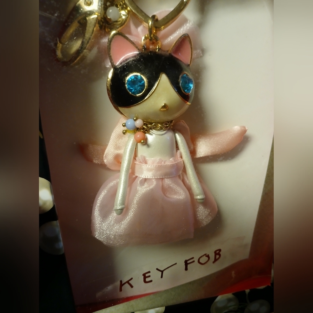 Betsey Johnson Runway Critters Cat Keychain/Fob 2016 Limited Collectors Edition - Picture 2 of 4